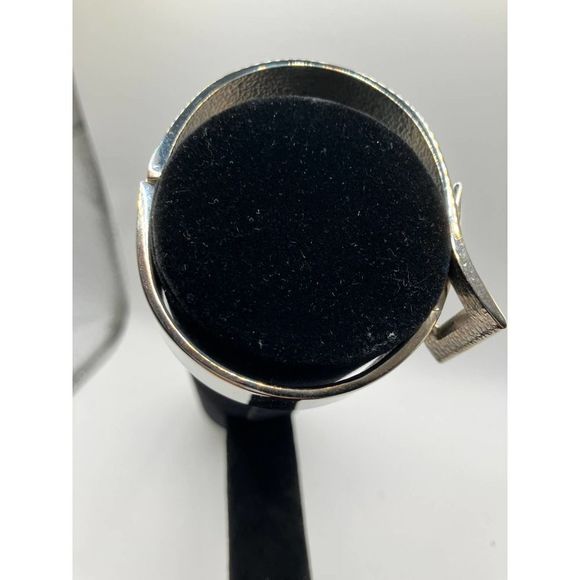 Buckle Shaped Modern Silver-Tone Hinged Bracelet! - Picture 9 of 13